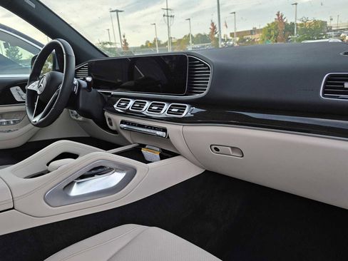 Used 2025 Mercedes-Benz GLE 350 4MATIC image 11