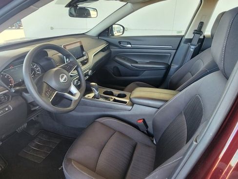 Used 2025 Nissan Altima 2.5 SV image 11