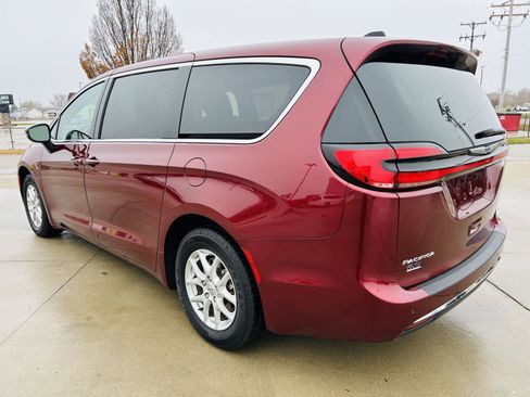 Used 2023 Chrysler Pacifica Touring-L image 37