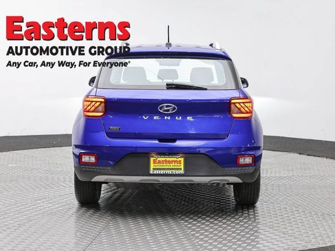 Used 2023 Hyundai Venue Limited w/ Cargo Package FWD image 6