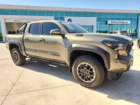 Used 2024 Toyota Tacoma TRD Off-Road AWD/4WD image 8
