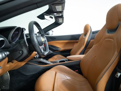 Used 2019 Ferrari Portofino RWD image 11