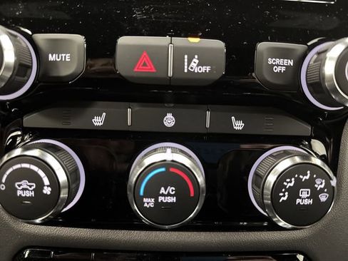 New 2026 RAM 1500 4x4 Crew Cab image 7