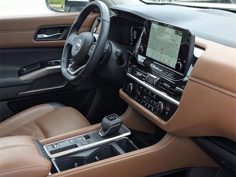 Used 2024 Nissan Pathfinder Platinum w/ Cargo Package image 39