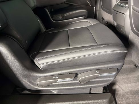 Used 2024 Cadillac Escalade ESV Luxury image 27