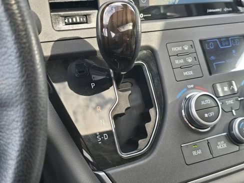 Used 2020 Toyota Sienna XLE w/ XLE Navigation Package AWD/4WD image 35