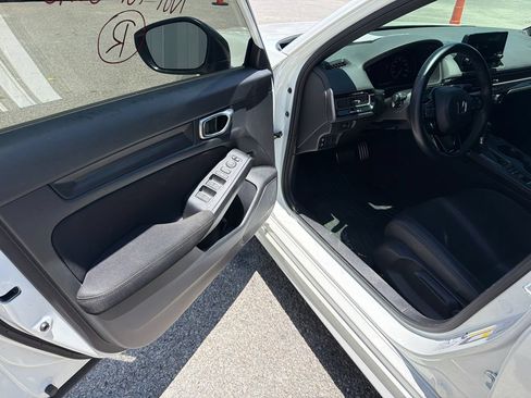 Used 2023 Honda Civic Sport image 8