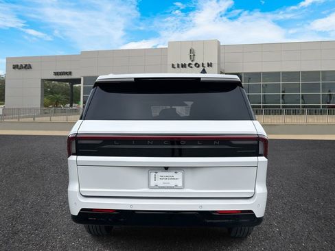 New 2025 Lincoln Navigator Reserve image 4