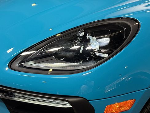 Certified 2023 Porsche Macan AWD/4WD image 10
