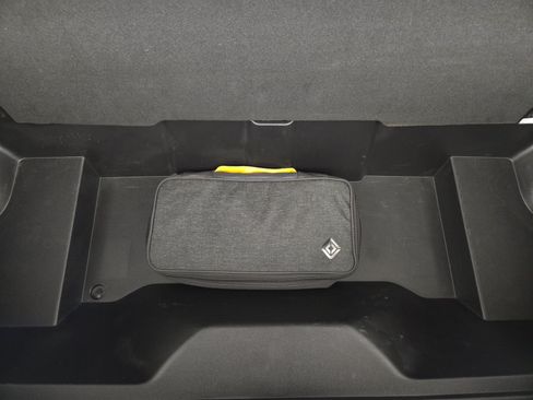 Used 2024 Rivian R1S Adventure AWD/4WD image 14