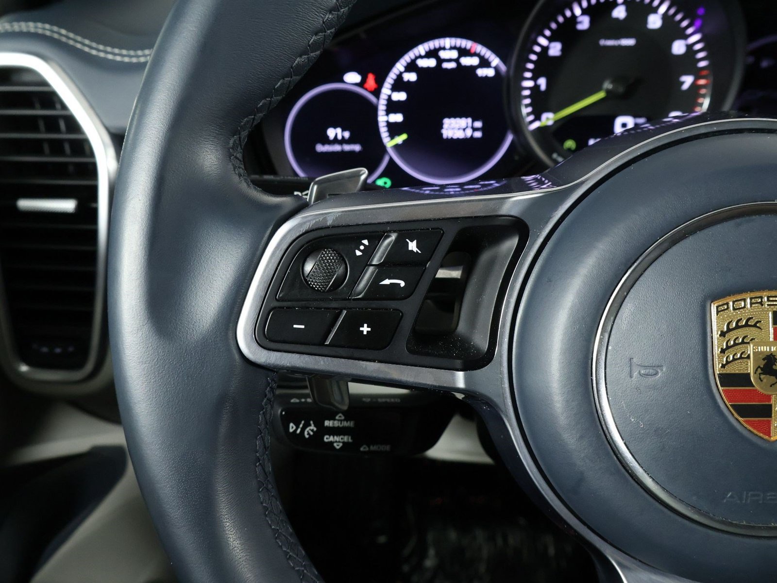 Certified 2023 Porsche Cayenne Platinum Edition AWD/4WD image 14