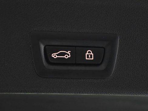 Certified 2023 BMW X6 M50i w/ Dynamic Handling Package image 39