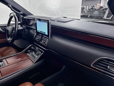 Used 2021 Lincoln Navigator Reserve w/ Luxury Package AWD/4WD image 33