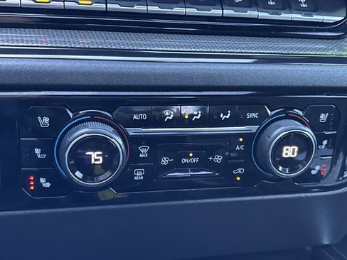 Used 2023 Chevrolet Silverado 1500 ZR2 w/ Technology Package image 40