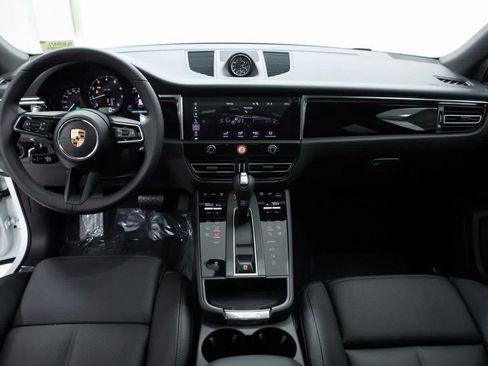 Certified 2025 Porsche Macan AWD/4WD image 13