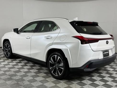 Used 2022 Lexus UX 200 w/ Premium Package FWD image 7
