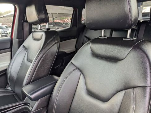 Used 2025 Jeep Compass Limited image 9