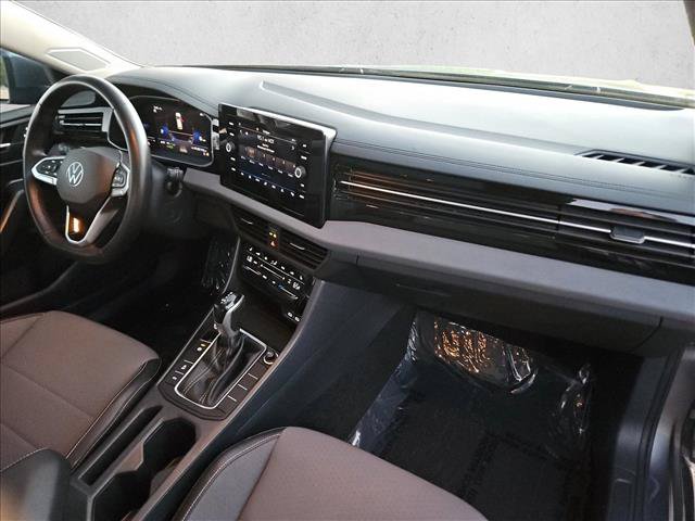 Used 2025 Volkswagen Jetta SE FWD image 22