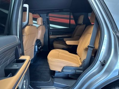 Used 2024 Ford Expedition Platinum AWD/4WD image 17