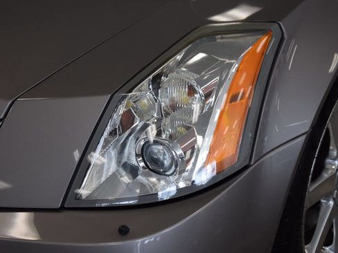 Used 2005 Cadillac XLR image 15