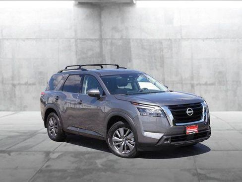 Used 2025 Nissan Pathfinder SV w/ SV Premium Package FWD image 2