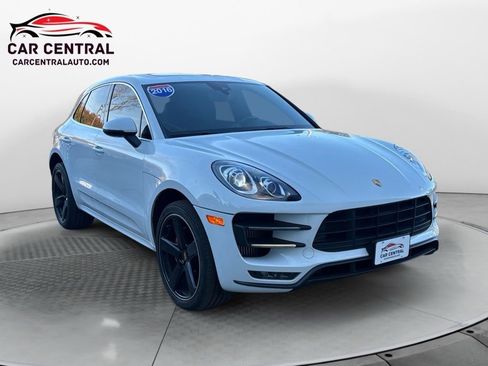 Used 2016 Porsche Macan Turbo image 9