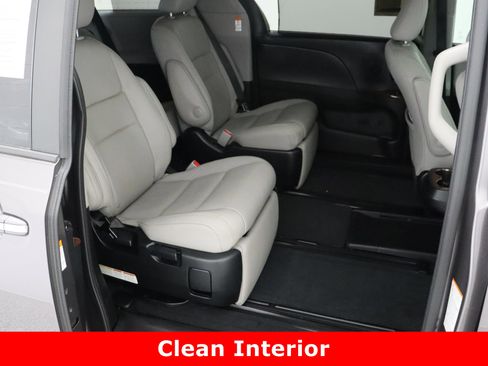 Used 2015 Toyota Sienna Limited Premium image 41