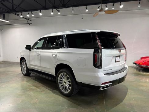 Used 2023 Cadillac Escalade Premium Luxury image 6