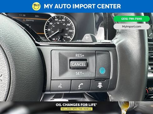 Used 2024 Nissan Pathfinder SL AWD/4WD image 17