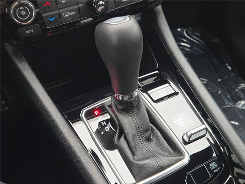 Certified 2024 Jeep Compass Limited image 32