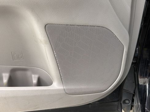 Used 2018 Toyota Highlander XLE FWD image 25