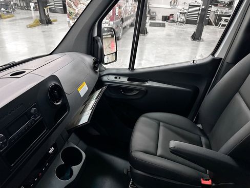 Used 2025 Mercedes-Benz Sprinter 2500 image 23