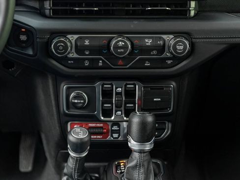 Used 2026 Jeep Wrangler Unlimited Rubicon AWD/4WD image 12