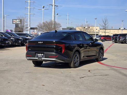 New 2025 Kia K4 LXS image 4