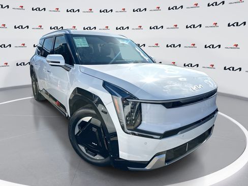 Certified 2026 Kia EV9 Land image 1
