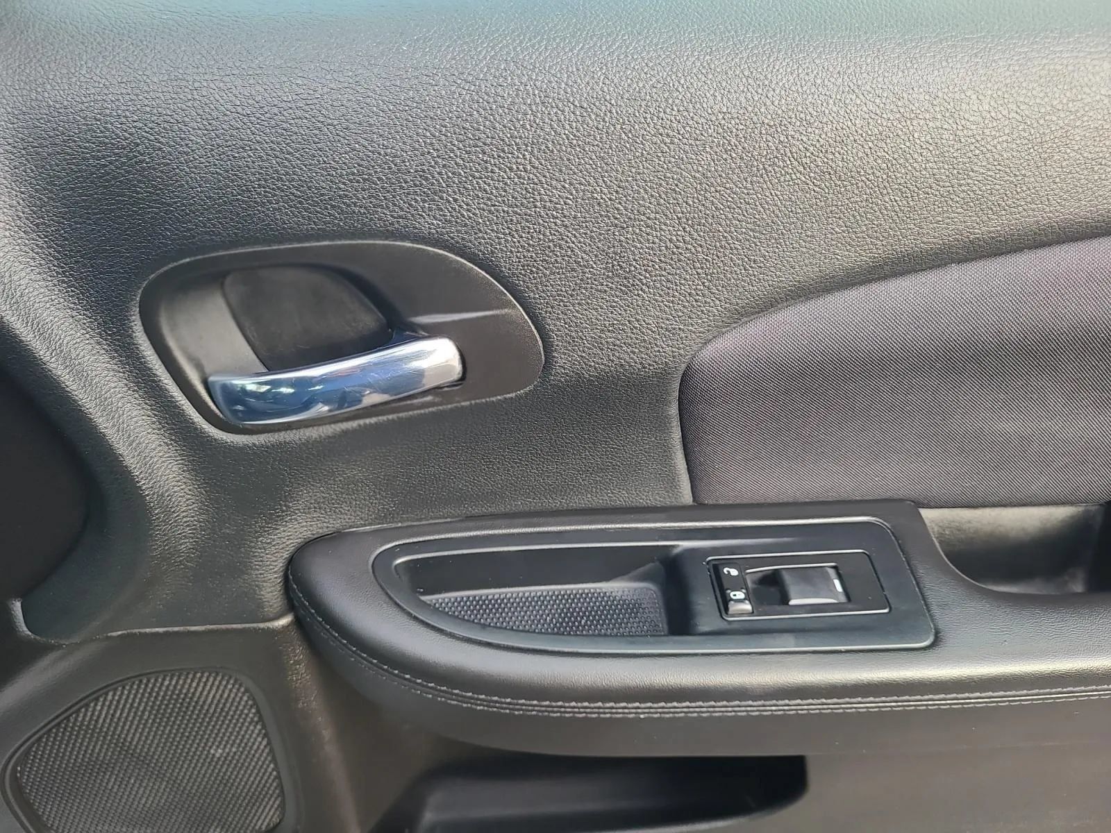 Used 2014 Chrysler 200 LX FWD image 21