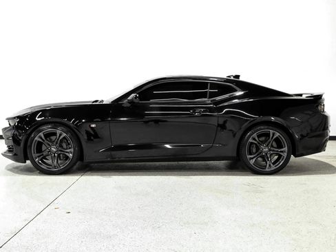 Used 2019 Chevrolet Camaro SS RWD image 8