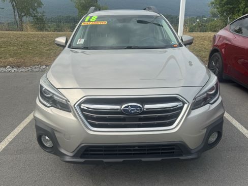 Used 2018 Subaru Outback 2.5i Limited AWD/4WD image 2