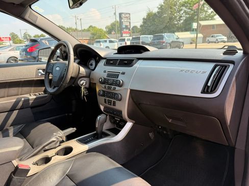 Used 2010 Ford Focus SEL FWD image 22