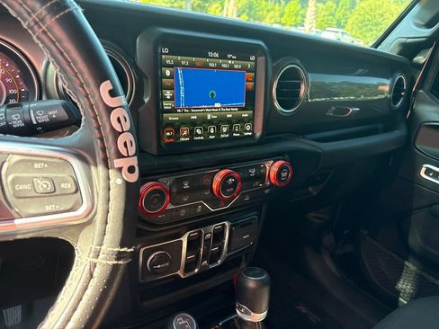 Used 2023 Jeep Wrangler Unlimited Sahara AWD/4WD image 15