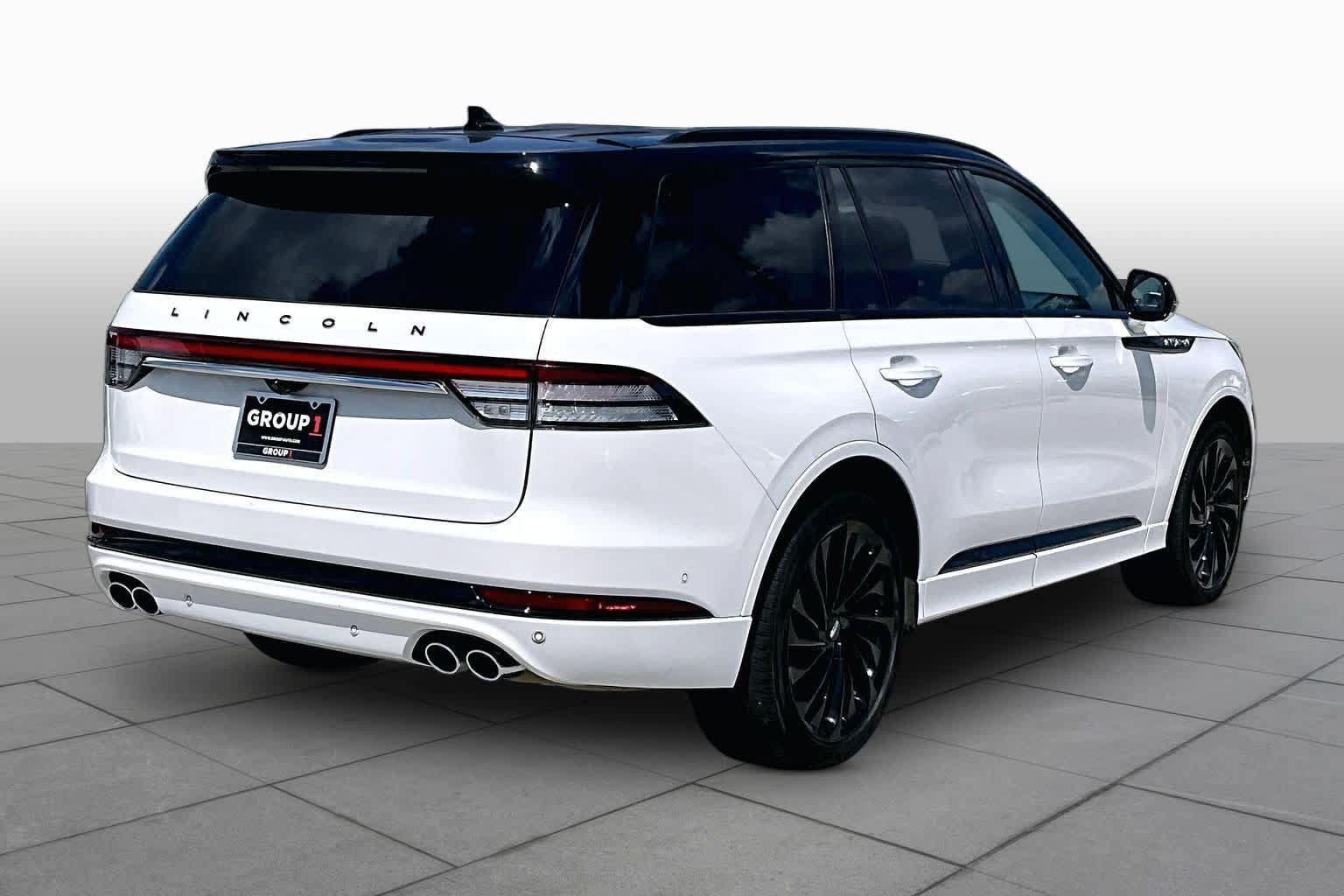 Used 2023 Lincoln Aviator Black Label AWD/4WD image 12