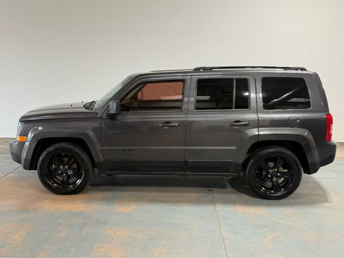 Used 2015 Jeep Patriot Sport w/ Power Value Group FWD image 2
