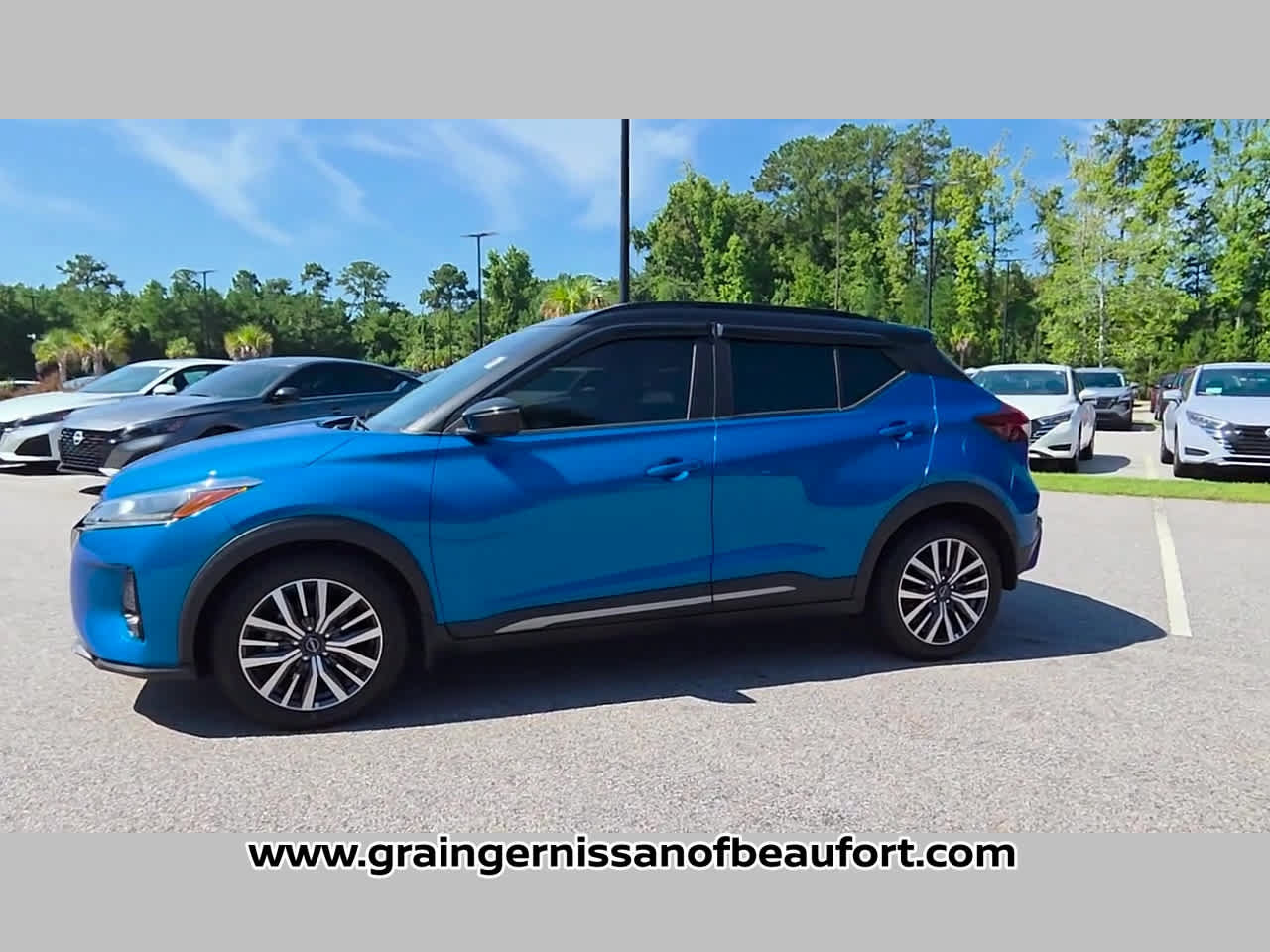 Used 2023 Nissan Kicks SR w/ SR Premium Package FWD image 23