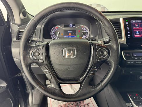 Used 2018 Honda Pilot Touring image 13
