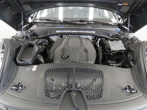 Certified 2026 Porsche Macan AWD/4WD image 50