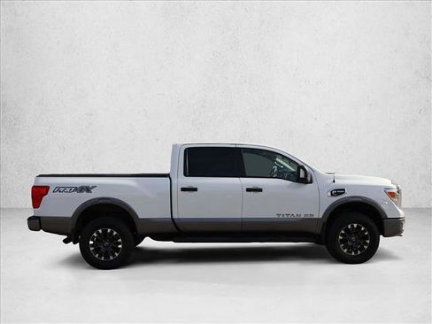 Used 2017 Nissan Titan PRO-4X w/ Pro-4x Convenience Package AWD/4WD image 9