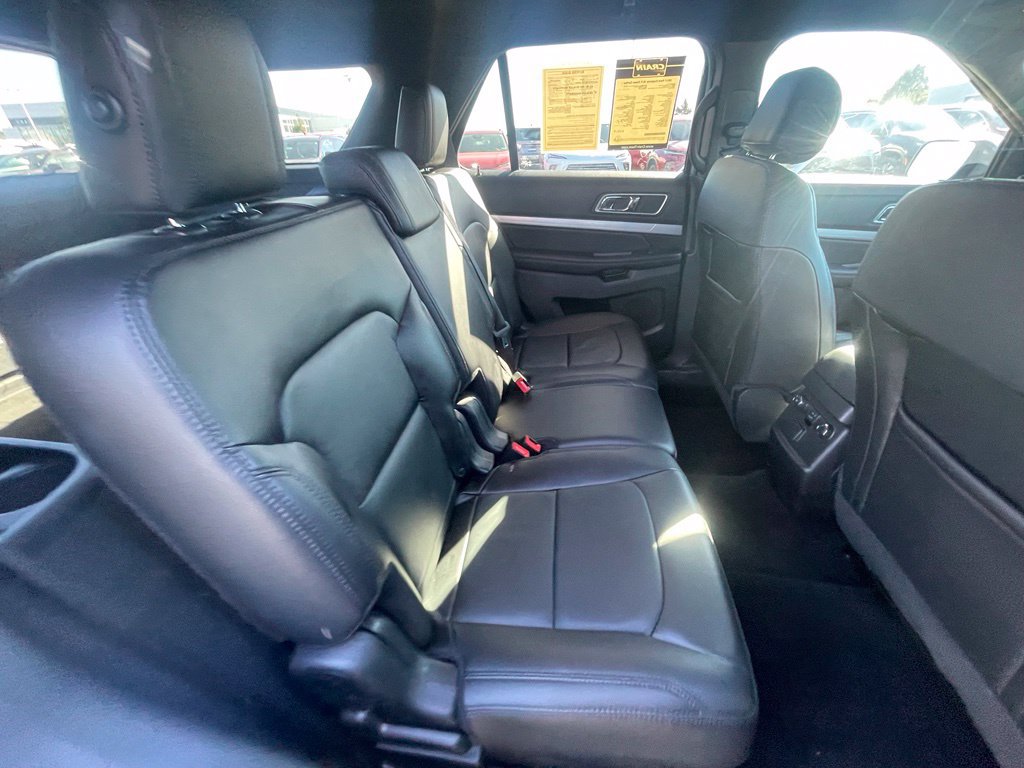 Used 2017 Ford Explorer XLT w/ Equipment Group 202A FWD image 28