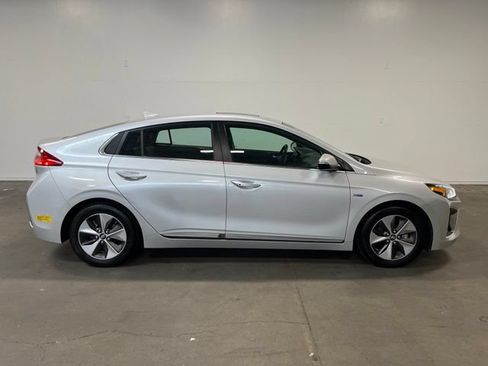 Used 2018 Hyundai Ioniq Limited FWD image 2