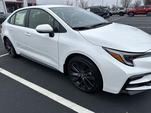 New 2026 Toyota Corolla SE image 2