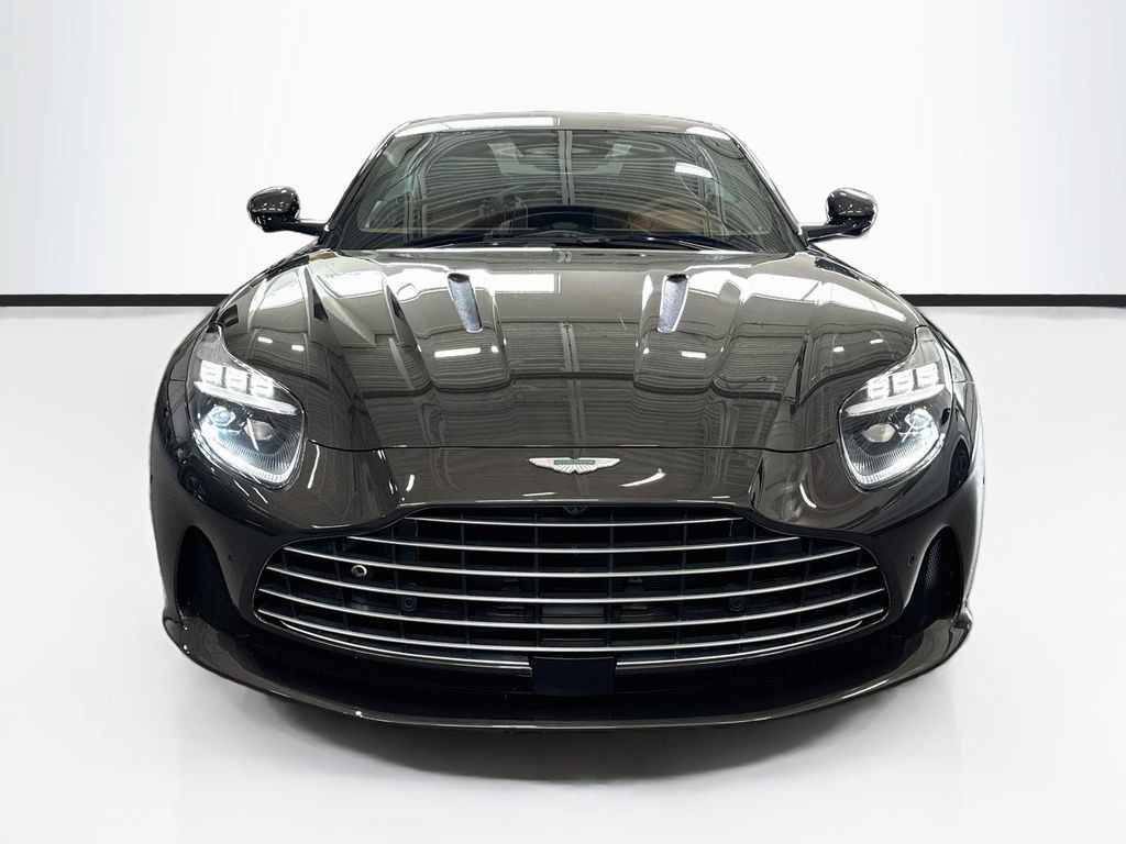 Used 2024 Aston Martin DB12 Coupe RWD image 2